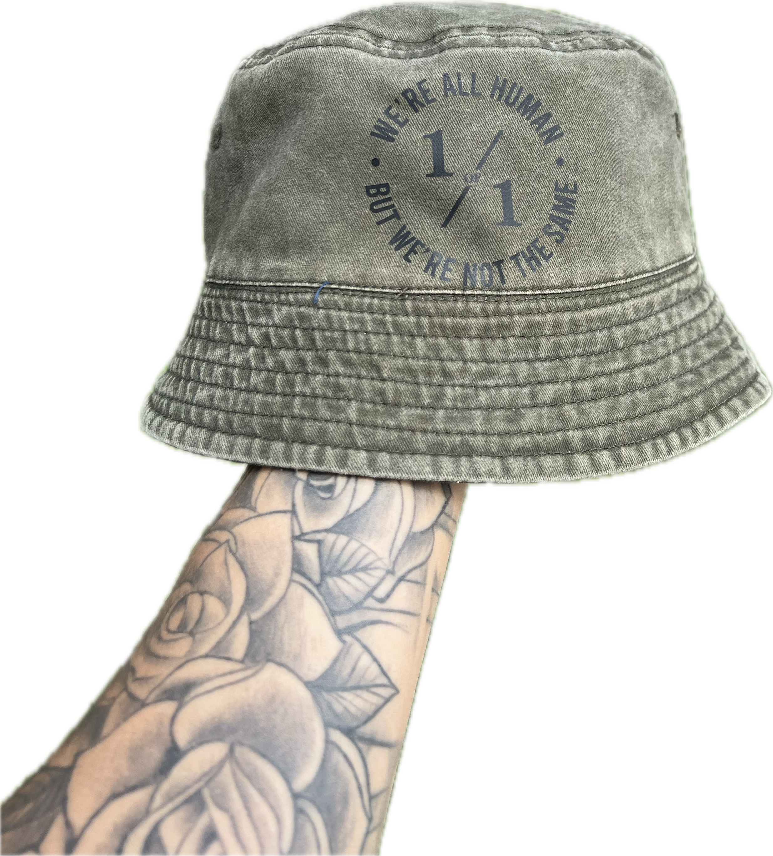 1 OF 1 REVERSIBLE BUCKET HAT